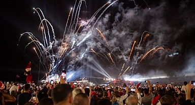 İzmir Cumhuriyet kutlamalarıyla adını tarihe yazdı