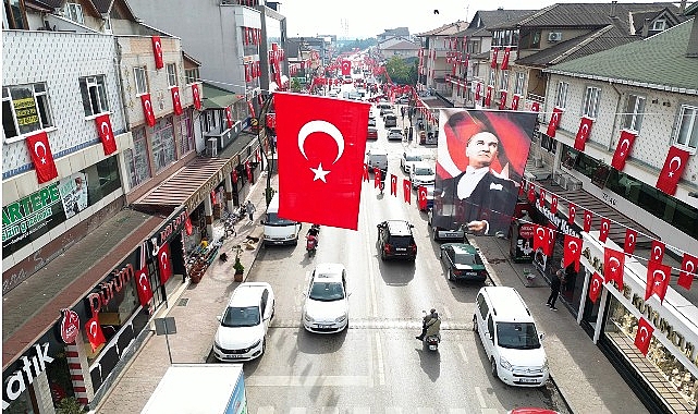 Kartepe'de sokaklar şanlı bayrağımızla donatıldı