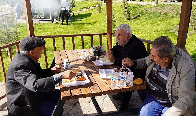 Körselik göleti mesire alanı'nda piknik keyfi