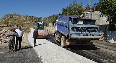 Manavgat Sırtköy Mahallesi Grup Yolu asfaltlanıyor