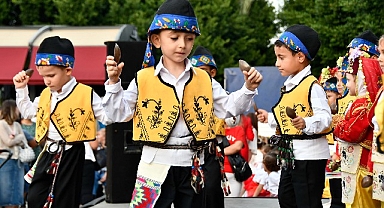 Miniklerden 100. Yıl Cumhuriyet kutlaması