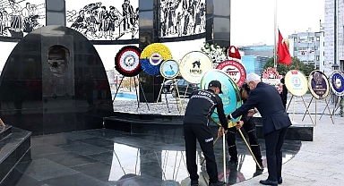 Nilüfer'de Cumhuriyet Bayramı kutlamalarının ilk adresi Atatürk Anıtı