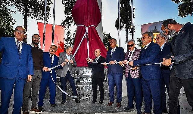 Tire Cumhuriyet Meydanı'nda Atatürk heykeli açıldı