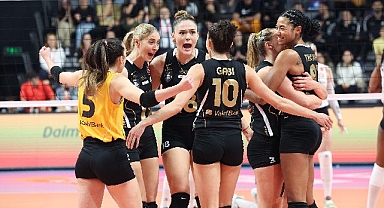 VakıfBank, derbide zaferi 3-0 ile aldı