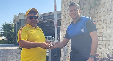 Zabıta kayıp cüzdanı sahibine teslim etti
