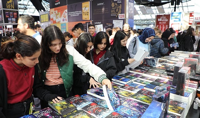 13. Antalya Kitap Fuarı’na öğrencilerden yoğun ilgi
