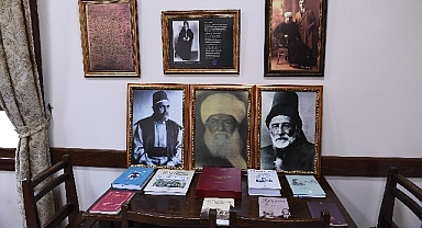 Bu kütüphanede 700 yıllık şiir mirası var