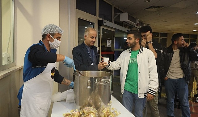 Deü'lü öğrencilere vize haftasında çorba ikramı