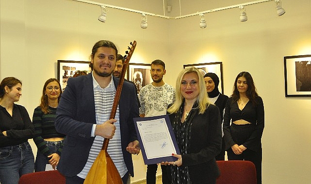 EÜ’de “Arşivlerde Âşık Veysel’i Aramak’’ adlı müzikli konferans düzenlendi