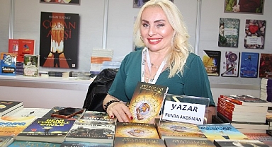 Funda Akosman, TÜYAP’ta okurlarıyla buluştu