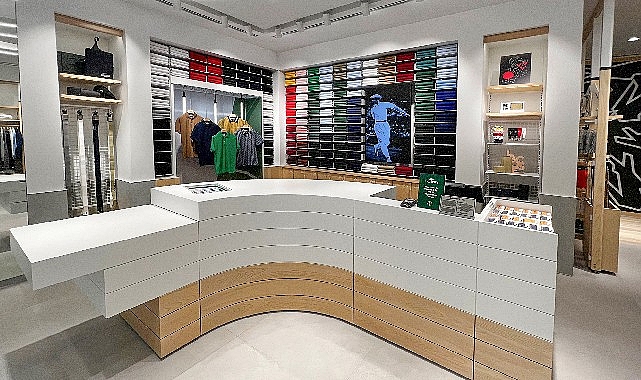 Lacoste, Samsun Piazza AVM'de Yenilenen Mağazasıyla Zarafeti ve Stili Buluşturuyor!