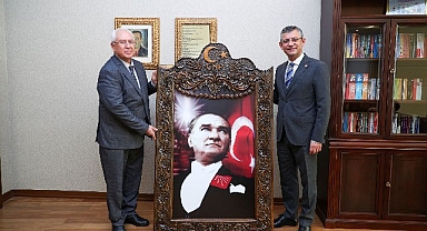 Selvitopu'dan Özel'e “hayırlı olsun” ziyareti