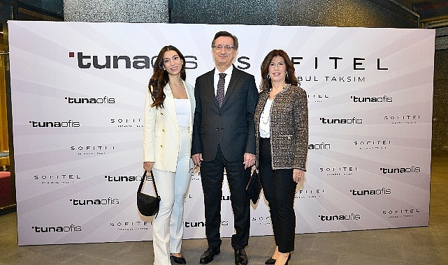 Tuna Ofis Mobilyaları’nın konukları İstanbul Komedi Festivali kapsamında kahkaha dolu bir gece yaşadı