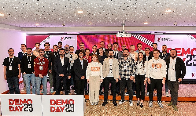 15 başarılı girişim kworks'23 demo day sahnesinde yer aldı