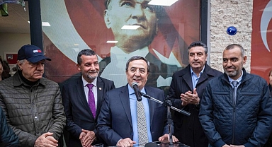 Başkan Batur’a miting gibi karşılama