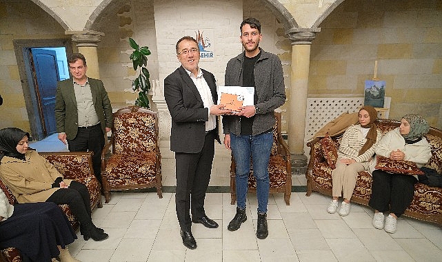 Başkan Savran'dan gönüllü gençlere tebrik