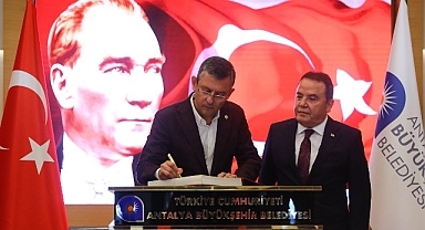 CHP Genel Başkanı Özgür Özel Başkan Muhittin Böcek'i ziyaret etti