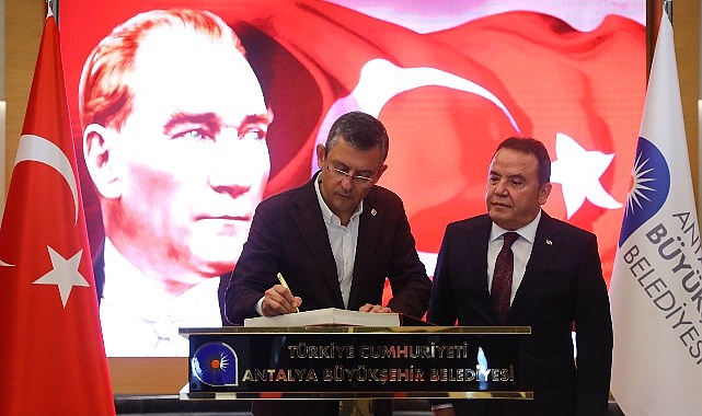 CHP Genel Başkanı Özgür Özel Başkan Muhittin Böcek'i ziyaret etti