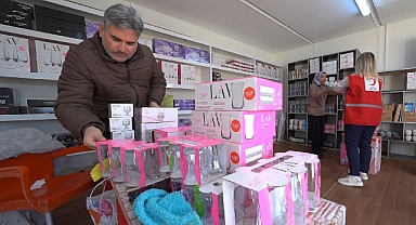 Depremzede esnaf Kızılay'la işine devam ediyor