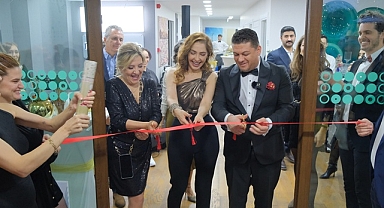 Dermatolog Dr. Emel Polat Yeni Kliniği Clinique Beaute’ Ve ReGen Up-Life’ın açılışını dostlarıyla birlikte gerçekleştirdi