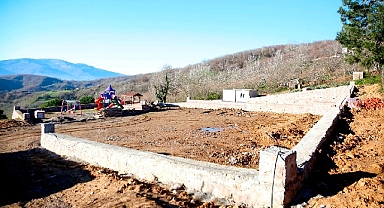 Eşme Ahmediye'ye futbol sahası