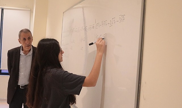 İBB’den atanamayan öğretmenlere destek