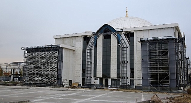 Kartepe’nin modern mimarili camisi yükseliyor