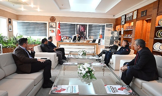 Kemer Belediyesi’nden futbolculara malzeme desteği