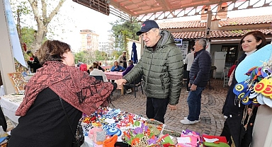 Narlıdere'nin yeni yıl pazarına büyük ilgi