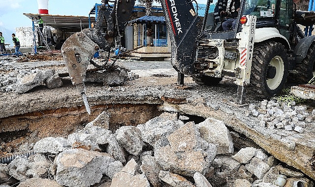 Yat Limanı'nda fırtına sonrası onarım çalışmaları devam ediyor