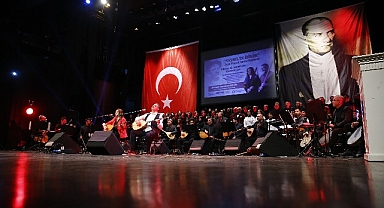 AKM'de türkü dolu gece