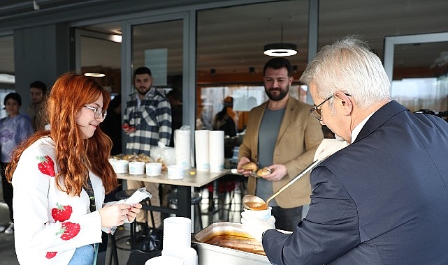 Başkan Erdem’den öğrencilere çorba ikramı