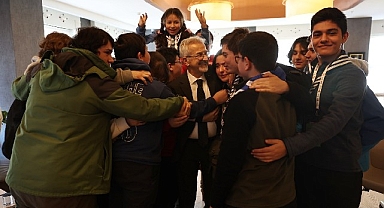 Başkan Erdem ve gençlerin sıcak buluşması