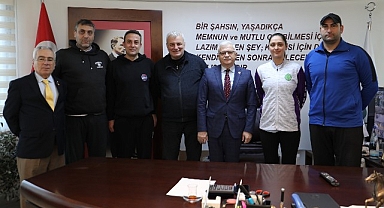 Burhaniye Belediyesi 2.Voleybol Turnuvası Katılımcılarından Başkan Deveciler'e Ziyaret