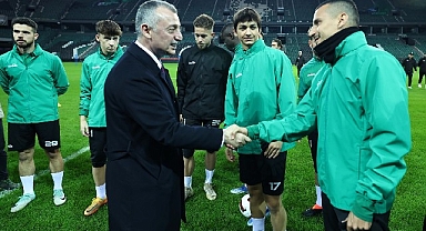 Büyükakın'dan kritik maç öncesi Kocaelispor'a moral ziyareti