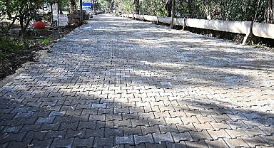 Çıralı’da bozulan yollara parke taşı döşeniyor