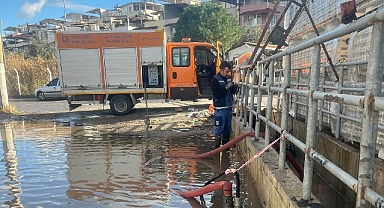 Dikili’de aşırı yağış, dere ve göleti taşırdı