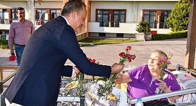 Huzurevinde yeni yıl kutlaması