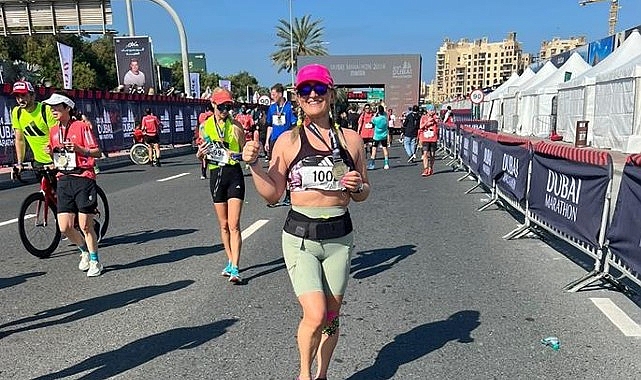 İnegöllü Kadın Sporcu Dubai Maratonunda Koştu