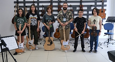 Kocaeli Büyükşehir'in merkezleri gençliğe değer katıyor