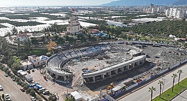 Kumluca Atatürk Stadyumu hızla yükseliyor