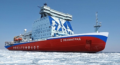 Rusya, Leningrad Buzkıranı’nı suya indirdi