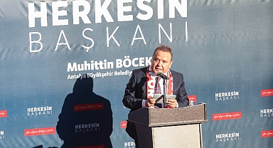 Yeniden aday gösterilen Başkan Böcek'e Ankara dönüşü coşkulu karşılama