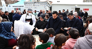 Abdullah Özdemir, Adıyaman ve Malatya’da depremzedeleri ziyaret etti