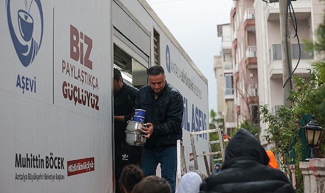 Antalya Büyükşehir Belediye Başkanı Muhittin Böcek sel bölgesinde