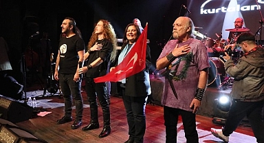 Aydın Büyükşehir Belediyesi Cem Karaca ve Barış Manço'yu Kurtalan Ekspres konseriyle andı