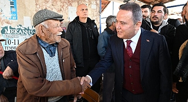 Başkan Böcek Korkuteli'nde vatandaşlarla buluştu