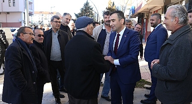 Başkan Kalaycı Karaman'ı sokak sokak geziyor