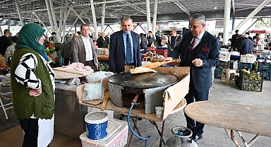 Başkan Topaloğlu’ndan pazar esnafına ziyaret