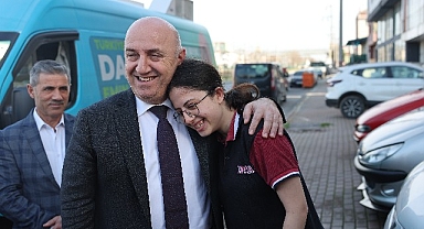 Bıyık, kapı kapı gezerek gönüllere dokunuyor